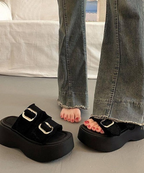 LAC-VERT(ラック・ヴェール)の「ダブルベルト厚底サンダル(サンダル・レディース・ブラック/ブルー・LARGE/MEDIUM/SMALL)」の3枚目の写真