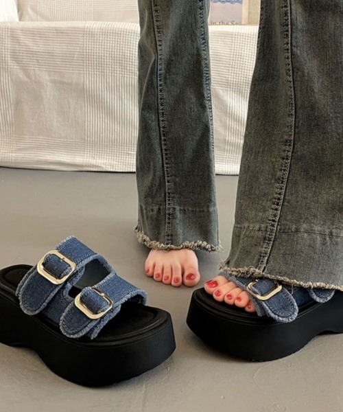 LAC-VERT(ラック・ヴェール)の「ダブルベルト厚底サンダル(サンダル・レディース・ブラック/ブルー・LARGE/MEDIUM/SMALL)」の10枚目の写真