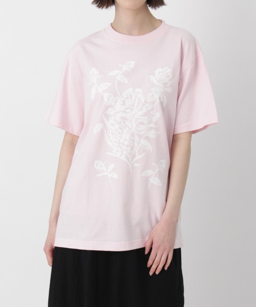 H.A.K(ハク)の「5.6オンスコットン天竺ローズモチーフプリントTシャツ(Tシャツ/カットソー・レディース・ブラック/ライトグレー/ホワイト/ピンク・1/0)」の4枚目の写真