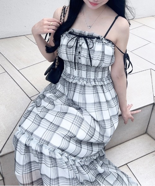 INGNI(イング)の「配色リボンティアードロングワンピース(ワンピース・レディース・ホワイト×ブラック/ホワイト系その他3/ホワイト系7・M)」の1枚目の写真