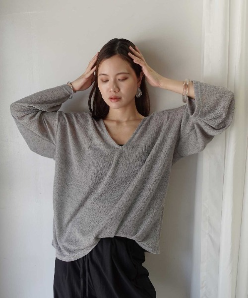 CORNERS(コーナーズ)の「シアースラブニットソー深Vネックトップス(Tシャツ/カットソー・レディース・アイボリー/ベージュ/ライトベージュ/グレー・M)」の2枚目の写真