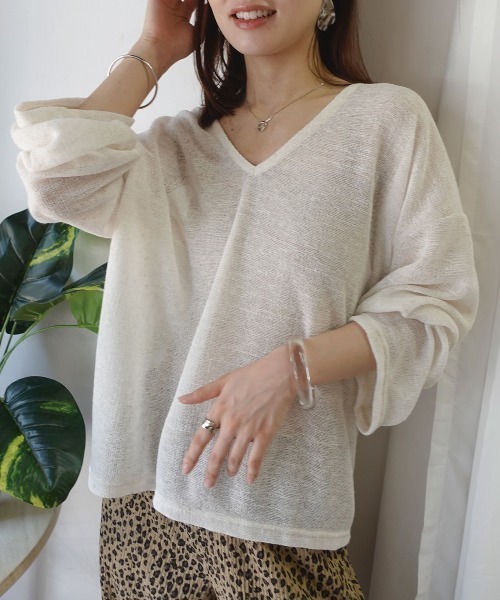 CORNERS(コーナーズ)の「シアースラブニットソー深Vネックトップス(Tシャツ/カットソー・レディース・アイボリー/ベージュ/ライトベージュ/グレー・M)」の1枚目の写真
