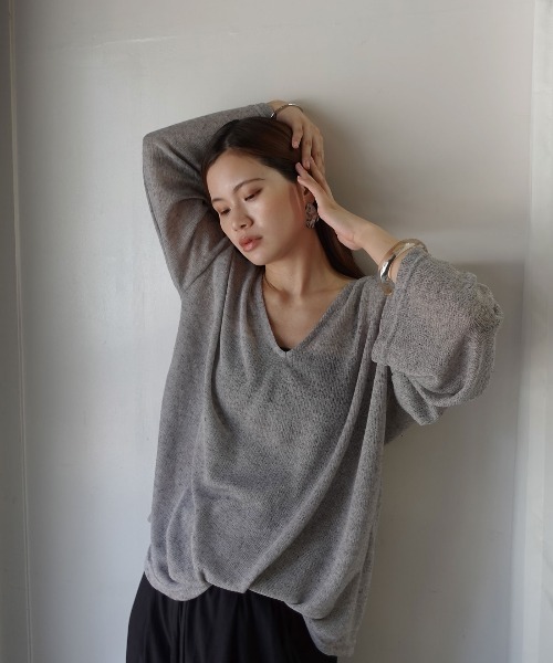 CORNERS(コーナーズ)の「シアースラブニットソー深Vネックトップス(Tシャツ/カットソー・レディース・アイボリー/ベージュ/ライトベージュ/グレー・M)」の5枚目の写真