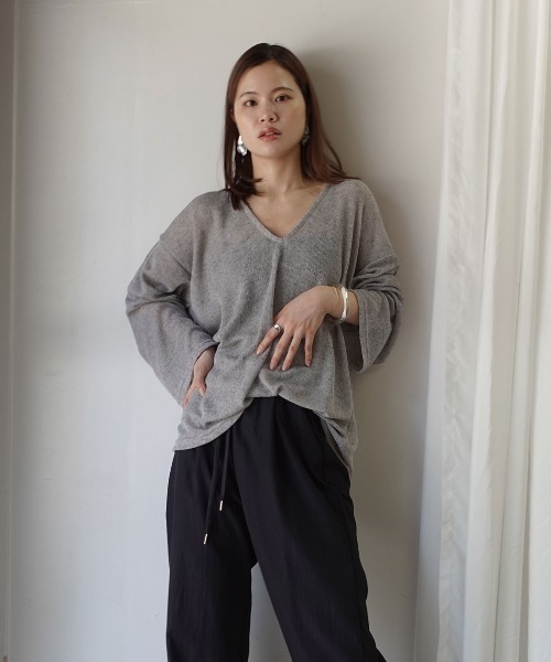 CORNERS(コーナーズ)の「シアースラブニットソー深Vネックトップス(Tシャツ/カットソー・レディース・アイボリー/ベージュ/ライトベージュ/グレー・M)」の8枚目の写真