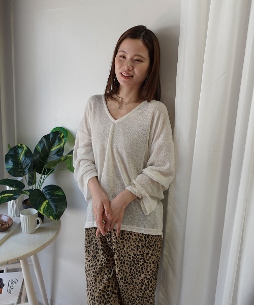 CORNERS(コーナーズ)の「シアースラブニットソー深Vネックトップス(Tシャツ/カットソー・レディース・アイボリー/ベージュ/ライトベージュ/グレー・M)」の11枚目の写真