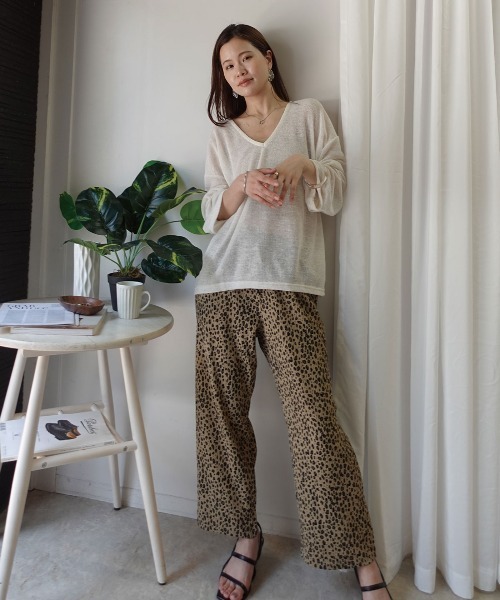 CORNERS(コーナーズ)の「シアースラブニットソー深Vネックトップス(Tシャツ/カットソー・レディース・アイボリー/ベージュ/ライトベージュ/グレー・M)」の14枚目の写真