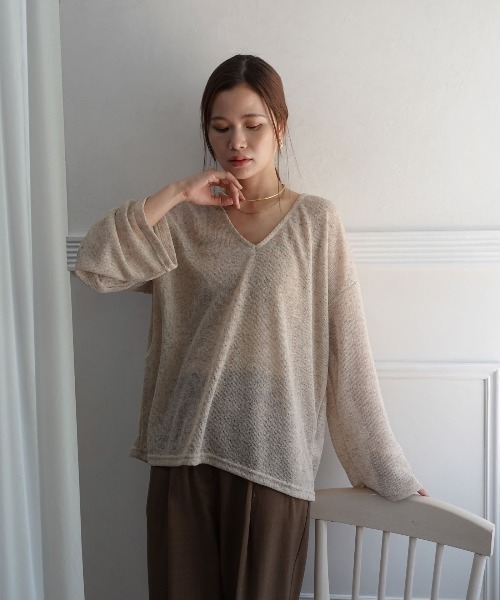 CORNERS(コーナーズ)の「シアースラブニットソー深Vネックトップス(Tシャツ/カットソー・レディース・アイボリー/ベージュ/ライトベージュ/グレー・M)」の19枚目の写真