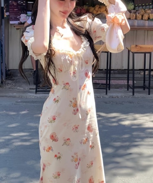 LUCPY(ラクピー)の「フラワーギャザーキャミワンピース(ワンピース・レディース・アイボリー・X-LARGE/LARGE/MEDIUM/SMALL)」の2枚目の写真