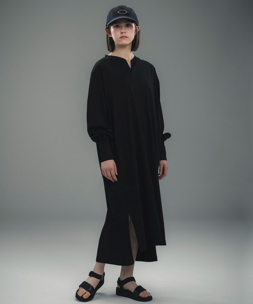+phenix（プラスフェニックス）の「+phenix(プラスフェニックス)LONG CUFF CUT-AND-SEW DRESS / ロングカフ カットソードレス（ワンピース・レディース・ホワイト/ブラック・L/M）」の2枚目の写真