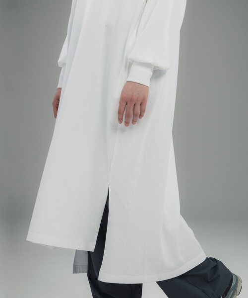 +phenix（プラスフェニックス）の「+phenix(プラスフェニックス)LONG CUFF CUT-AND-SEW DRESS / ロングカフ カットソードレス（ワンピース・レディース・ホワイト/ブラック・L/M）」の6枚目の写真