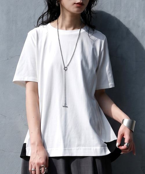 antiqua(アンティカ)の「異素材 配色 バックプリーツ カットソー(Tシャツ/カットソー・レディース・ブラック/ホワイト・ONESIZE)」の6枚目の写真