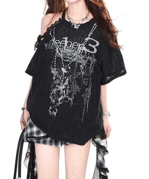 lilful(リルフル)の「【26年春夏新作】Y2Kグランジ ダメージ加工 グラフィックワンショルシアーTシャツ(Tシャツ/カットソー・レディース・ブラック/アイボリー・M/L)」の3枚目の写真
