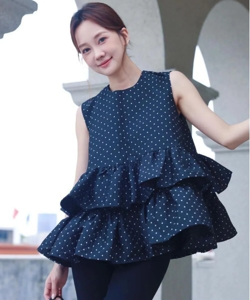 【人気完売】JACQUARD DOT TRIPLE FRILL TOPS セール】JACQUARD DOT TRIPLE FRILL TOPS（ジャカードドットトリプル
