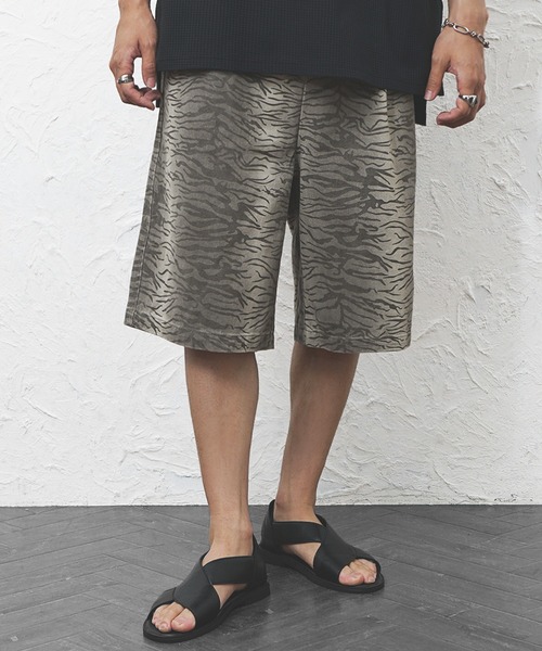 MinoriTY(マイノリティ)の「【MinoriTY】ダートデザインハーフパンツ 柄物 カモ柄 ゼブラ柄 メンズ 夏服(その他パンツ・メンズ・グリーン系その他/グレー系その他・M/L)」の4枚目の写真