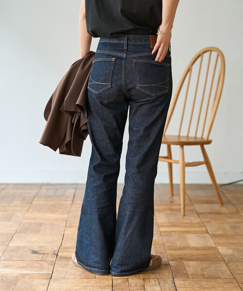 FREAK'S STORE（フリークスストア）の「SOMETHING × FREAK'S STORE/サムシング 別注 MID FLARE DENIM/別注ミッド フレアデニム（デニムパンツ・レディース・ネイビー/ブルー・SMALL/MEDIUM）」の5枚目の写真
