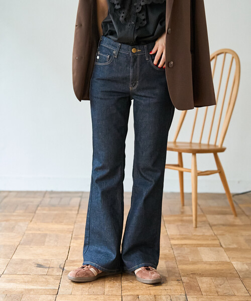 FREAK'S STORE（フリークスストア）の「SOMETHING × FREAK'S STORE/サムシング 別注 MID FLARE DENIM/別注ミッド フレアデニム（デニムパンツ・レディース・ネイビー/ブルー・SMALL/MEDIUM）」の10枚目の写真