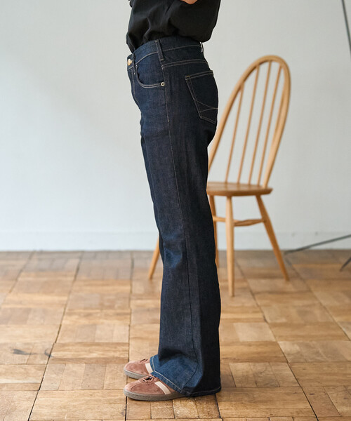 FREAK'S STORE（フリークスストア）の「SOMETHING × FREAK'S STORE/サムシング 別注 MID FLARE DENIM/別注ミッド フレアデニム（デニムパンツ・レディース・ネイビー/ブルー・SMALL/MEDIUM）」の16枚目の写真