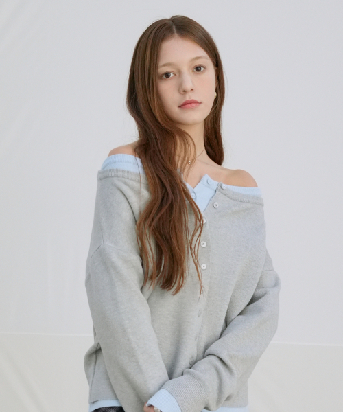VLETI(ブレッティ)の「Two-Way Off-Shoulder Basic Cardigan (gray)(ニット/セーター・レディース・グレー・FREE)」の2枚目の写真