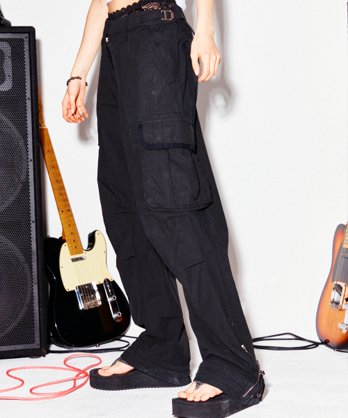 HIGHTIDEFRANKIE(ハイタイドフランキー)の「Lightweight Coated Cargo Pants Black(その他パンツ・レディース・ブラック・SMALL/MEDIUM)」の3枚目の写真