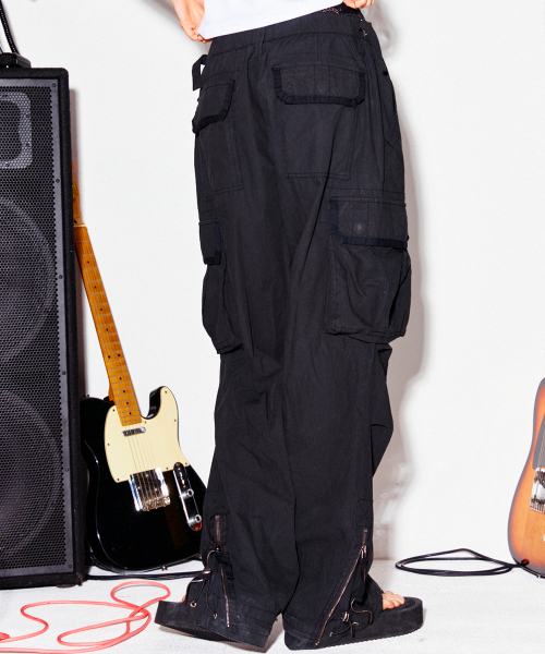 HIGHTIDEFRANKIE(ハイタイドフランキー)の「Lightweight Coated Cargo Pants Black(その他パンツ・レディース・ブラック・SMALL/MEDIUM)」の4枚目の写真