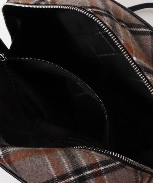 MICHAEL KORS（マイケルコース）の「ASHTON スムース ＆ プレイド ウールブレンド サッチェル ミディアム（ハンドバッグ・レディース・ブラック・FREE）」の4枚目の写真