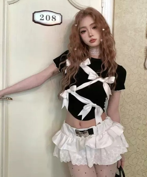 SHEPP(シープ)の「【バレエコア】ラッピングリボンデザイン クロップド チビTシャツ / 半袖T トップス(Tシャツ/カットソー・レディース・ブラック・L/M)」の4枚目の写真