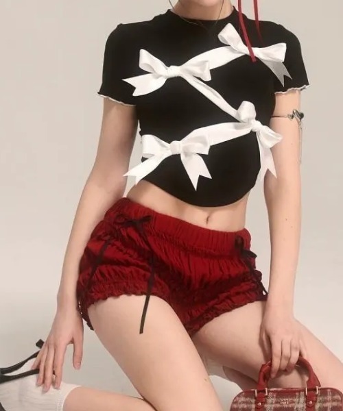 SHEPP(シープ)の「【バレエコア】ラッピングリボンデザイン クロップド チビTシャツ / 半袖T トップス(Tシャツ/カットソー・レディース・ブラック・L/M)」の5枚目の写真