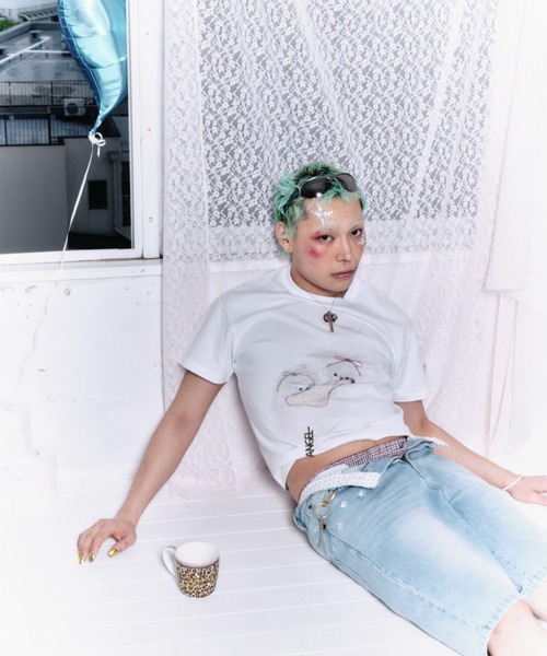 twins(nemne store)(ツインズ)の「Shih Tzu friendship tee(Tシャツ/カットソー・レディース・ライトイエロー/White・MEDIUM/SMALL)」の2枚目の写真