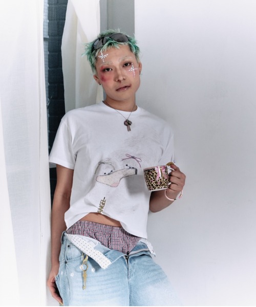 twins(nemne store)(ツインズ)の「Shih Tzu friendship tee(Tシャツ/カットソー・レディース・ライトイエロー/White・MEDIUM/SMALL)」の6枚目の写真