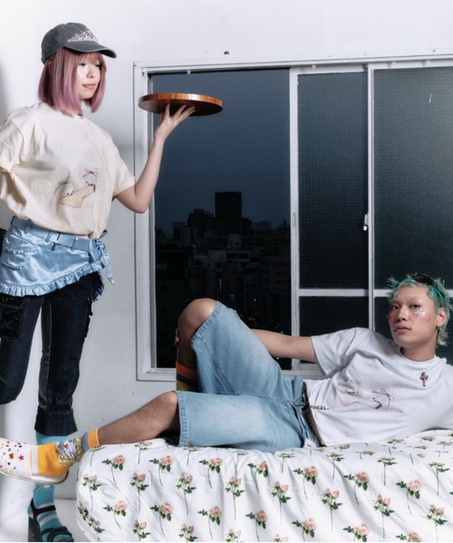 twins(nemne store)(ツインズ)の「Shih Tzu friendship tee(Tシャツ/カットソー・レディース・ライトイエロー/White・MEDIUM/SMALL)」の4枚目の写真