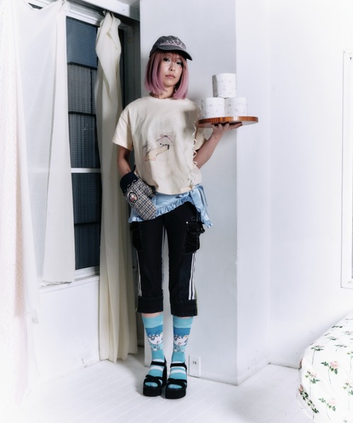 twins(nemne store)(ツインズ)の「Shih Tzu friendship tee(Tシャツ/カットソー・レディース・ライトイエロー/White・MEDIUM/SMALL)」の10枚目の写真