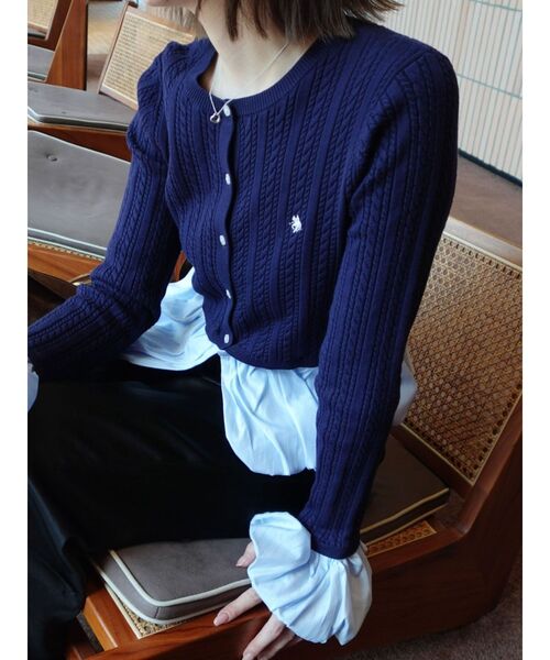 POLO BCS(ポロ ビーシーエス)の「【POLO BCSコラボ】バルーンケーブルニットカーディガン【秋服】(カーディガン/ボレロ・レディース・チャコールグレー/ブラウン/その他1/レッド/ネイビー・FREE)」の3枚目の写真