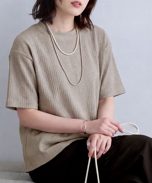 SELECT LEVERY(セレクトリベリー)の「速乾 シャーリングドビー織りプルオーバー(Tシャツ/カットソー・レディース・ブラック/カーキ/ベージュ・LARGE/MEDIUM)」の2枚目の写真