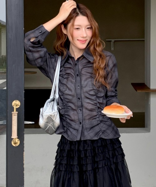 Achic(アシック)の「フロントシャーリングチェック柄シャツ(シャツ/ブラウス・レディース・グレー/ブラック/チャコールグレー・M)」の6枚目の写真