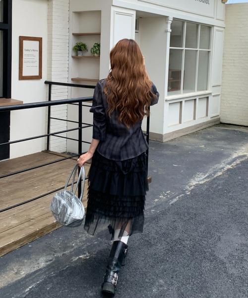Achic(アシック)の「フロントシャーリングチェック柄シャツ(シャツ/ブラウス・レディース・グレー/ブラック/チャコールグレー・M)」の9枚目の写真