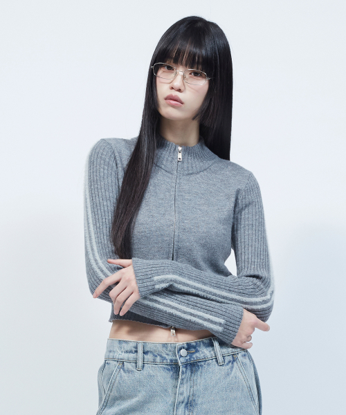 LMR（エルエムアール）の「ヘアリーレタリングトラッククロップニットジップアップGREY（ニット/セーター・レディース・チャコールグレー・FREE）」の3枚目の写真
