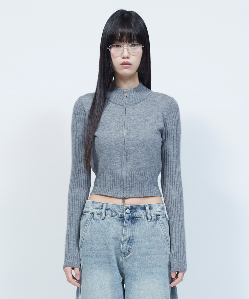 LMR（エルエムアール）の「ヘアリーレタリングトラッククロップニットジップアップGREY（ニット/セーター・レディース・チャコールグレー・FREE）」の5枚目の写真