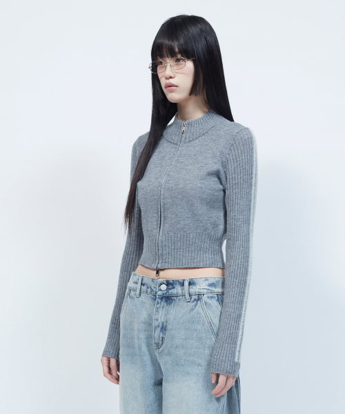 LMR（エルエムアール）の「ヘアリーレタリングトラッククロップニットジップアップGREY（ニット/セーター・レディース・チャコールグレー・FREE）」の7枚目の写真