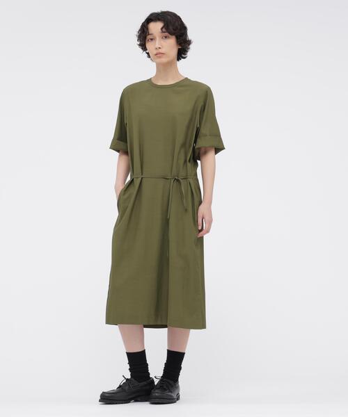 MARGARET HOWELL(マーガレットハウエル)の「FLUID COTTON BLEND(ワンピース・レディース・ブラック/グリーン・1/2)」の1枚目の写真