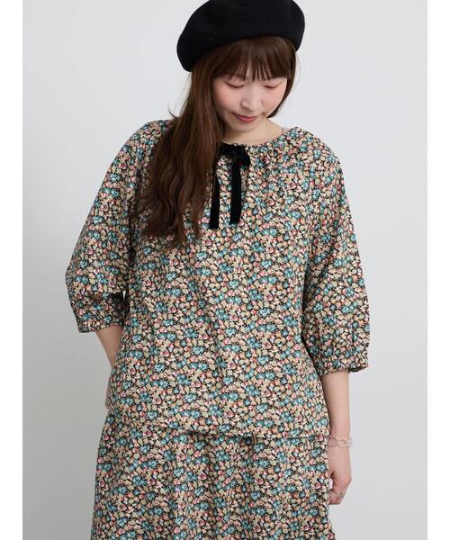 TSUHARU by Samansa Mos2(ツハルバイサマンサモスモス)の「【LIBERTY FABRICS】Floralia柄前後着ブラウス(シャツ/ブラウス・レディース・ブルー/レッド・F)」の1枚目の写真