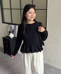 【MIO】肩パット付ヘンリーネック裾レースフリルトップス