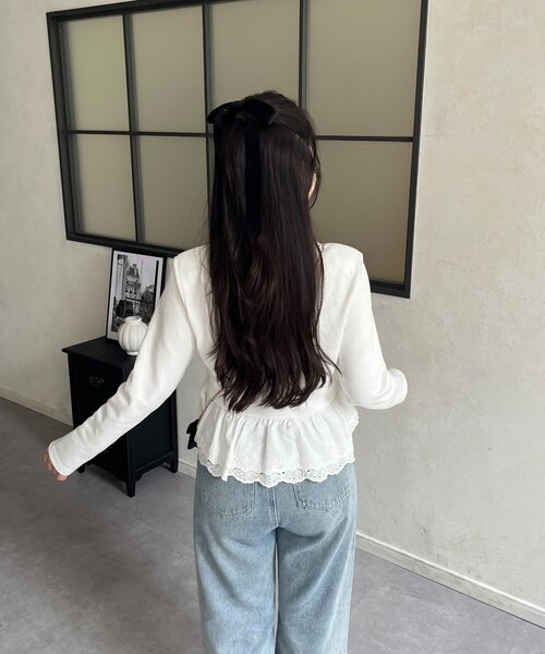 prose verse(プロズヴェール)の「【MIO】肩パット付ヘンリーネック裾レースフリルトップス(Tシャツ/カットソー・レディース・ブラック/オフホワイト/グレー・LARGE/MEDIUM)」の9枚目の写真