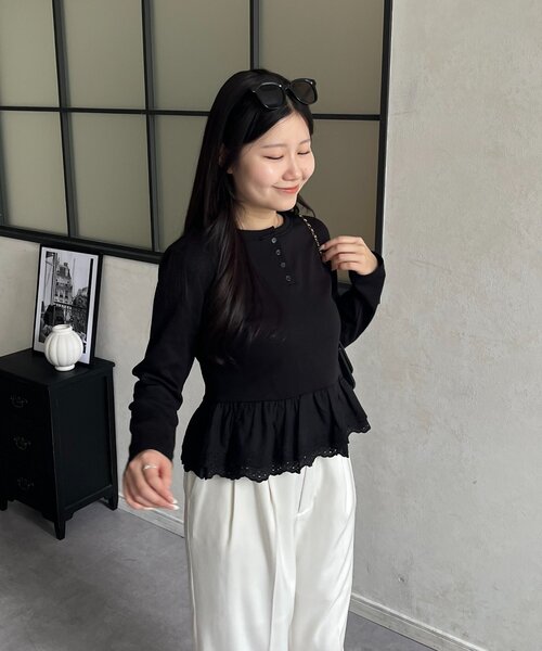 prose verse(プロズヴェール)の「【MIO】肩パット付ヘンリーネック裾レースフリルトップス(Tシャツ/カットソー・レディース・ブラック/オフホワイト/グレー・LARGE/MEDIUM)」の20枚目の写真