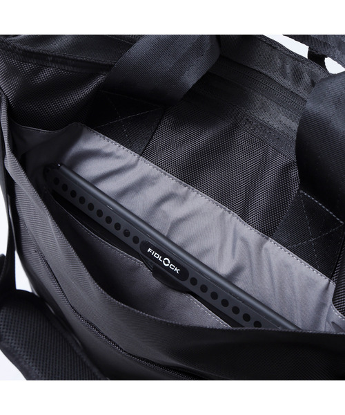 CHROME（クローム）の「［ CHROME / クローム ］AXCEL TOTE MESSENGER SM BK_BLACK / アクセル トート メッセンジャー バッグ スモール ブラック 耐水 容量：16L 完全防水ポケット 16インチPC収納（トートバッグ・メンズ・ブラック・FREE）」の8枚目の写真