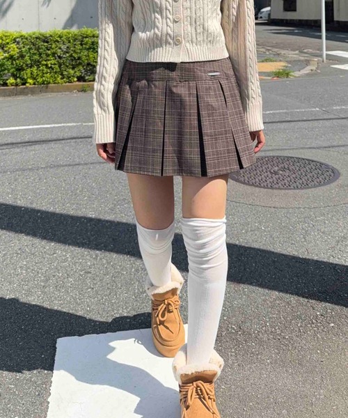 AS KNOW AS plus(アズノゥアズプラス)の「☆ブランドロゴプレート ボックスプリーツミニスカート(スカート・レディース・ブラウン系/グレー系/ブラック系・FREE)」の1枚目の写真