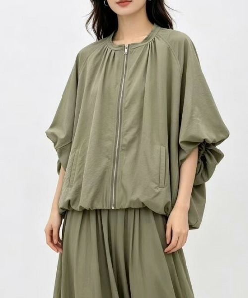 AMELY(エミリー)の「バルーンシルエットノーカラージップアップブルゾン(ブルゾン・レディース・カーキ/ブラック/オフホワイト・フリー)」の3枚目の写真