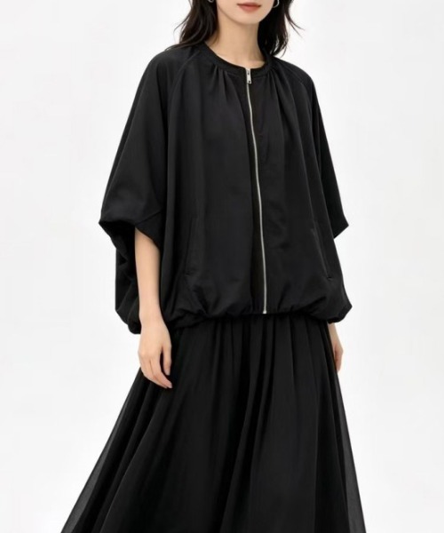 AMELY(エミリー)の「バルーンシルエットノーカラージップアップブルゾン(ブルゾン・レディース・カーキ/ブラック/オフホワイト・フリー)」の2枚目の写真