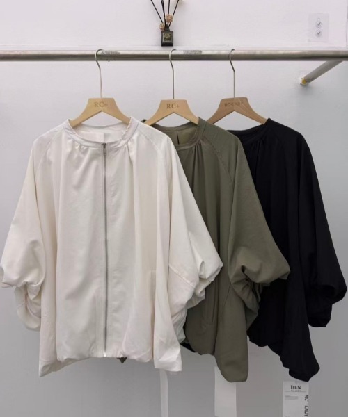 AMELY(エミリー)の「バルーンシルエットノーカラージップアップブルゾン(ブルゾン・レディース・カーキ/ブラック/オフホワイト・フリー)」の5枚目の写真