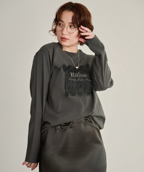 DAESE TOKYO(デセトウキョウ)の「レースロゴ刺繍ロンT(Tシャツ/カットソー・レディース・チャコールグレー/オフホワイト/ブラック・FREE)」の3枚目の写真