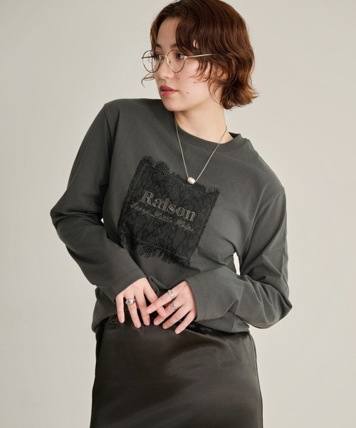 DAESE TOKYO(デセトウキョウ)の「レースロゴ刺繍ロンT(Tシャツ/カットソー・レディース・チャコールグレー/オフホワイト/ブラック・FREE)」の4枚目の写真